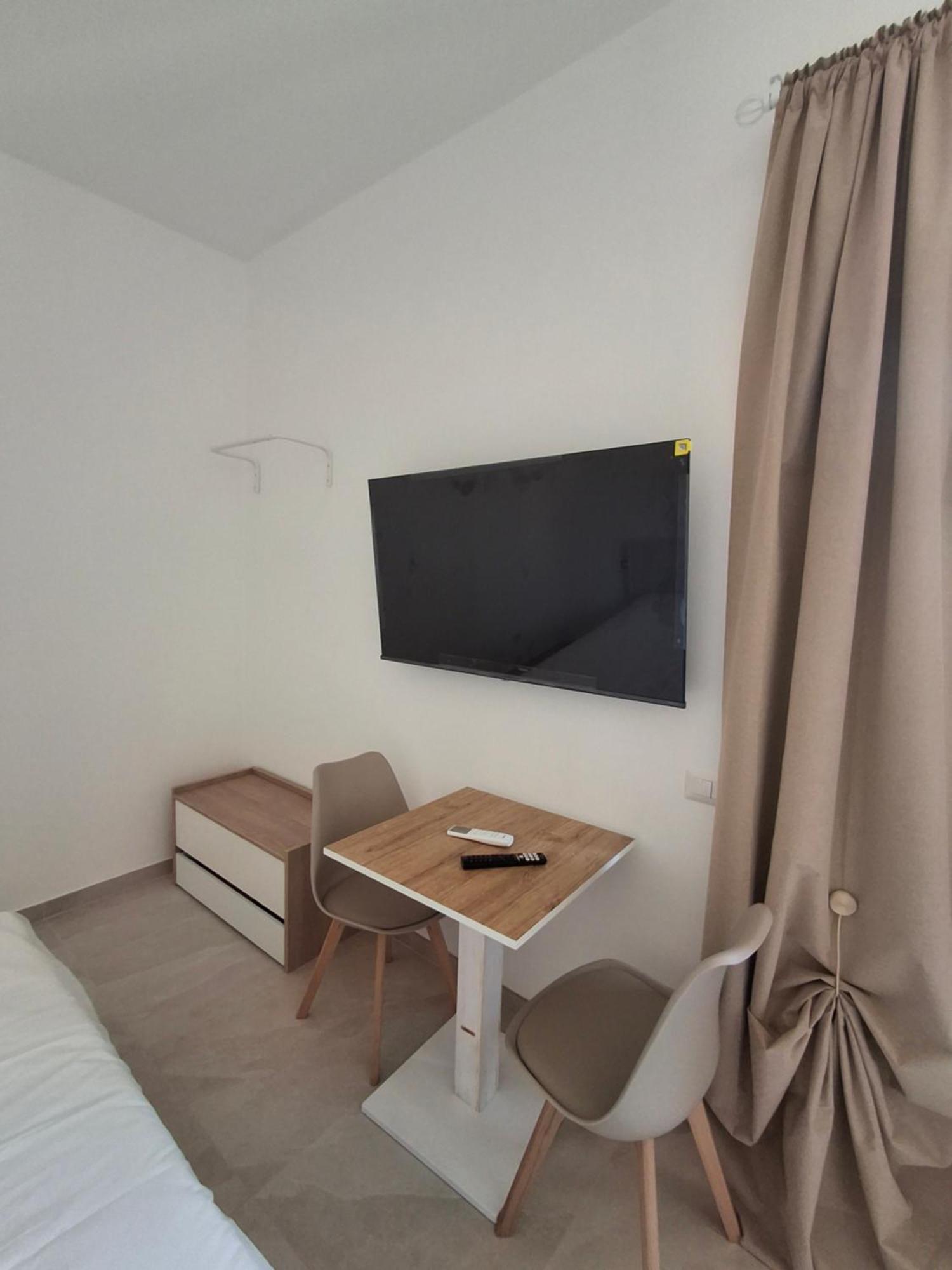 - 200m Dalla Metro A Bed & Breakfast *