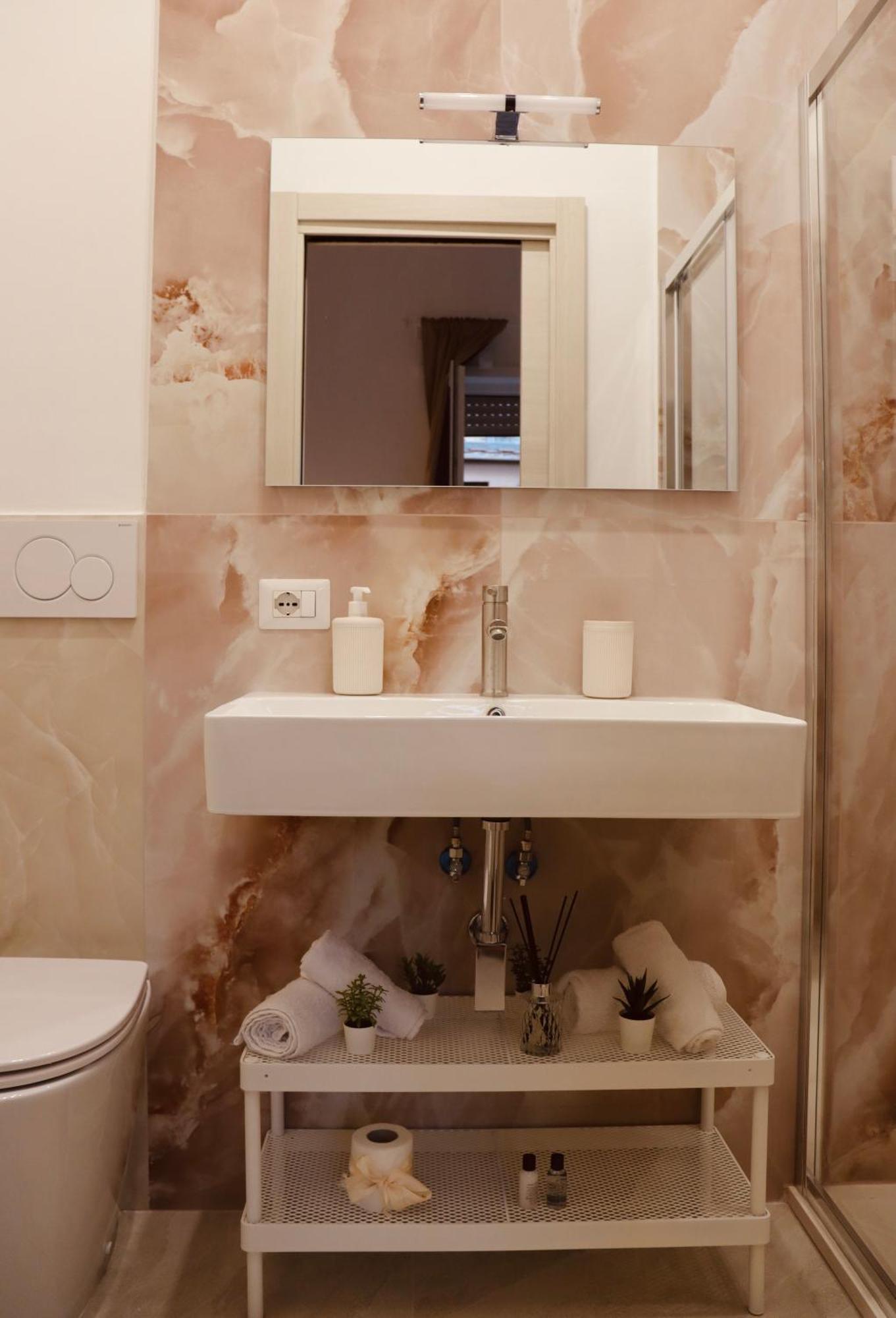 - 200m Dalla Metro A Bed & Breakfast *